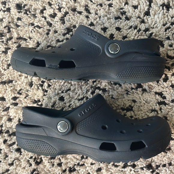 Kids Crocs—Size J3, Navy Blue - Picture 3 of 9